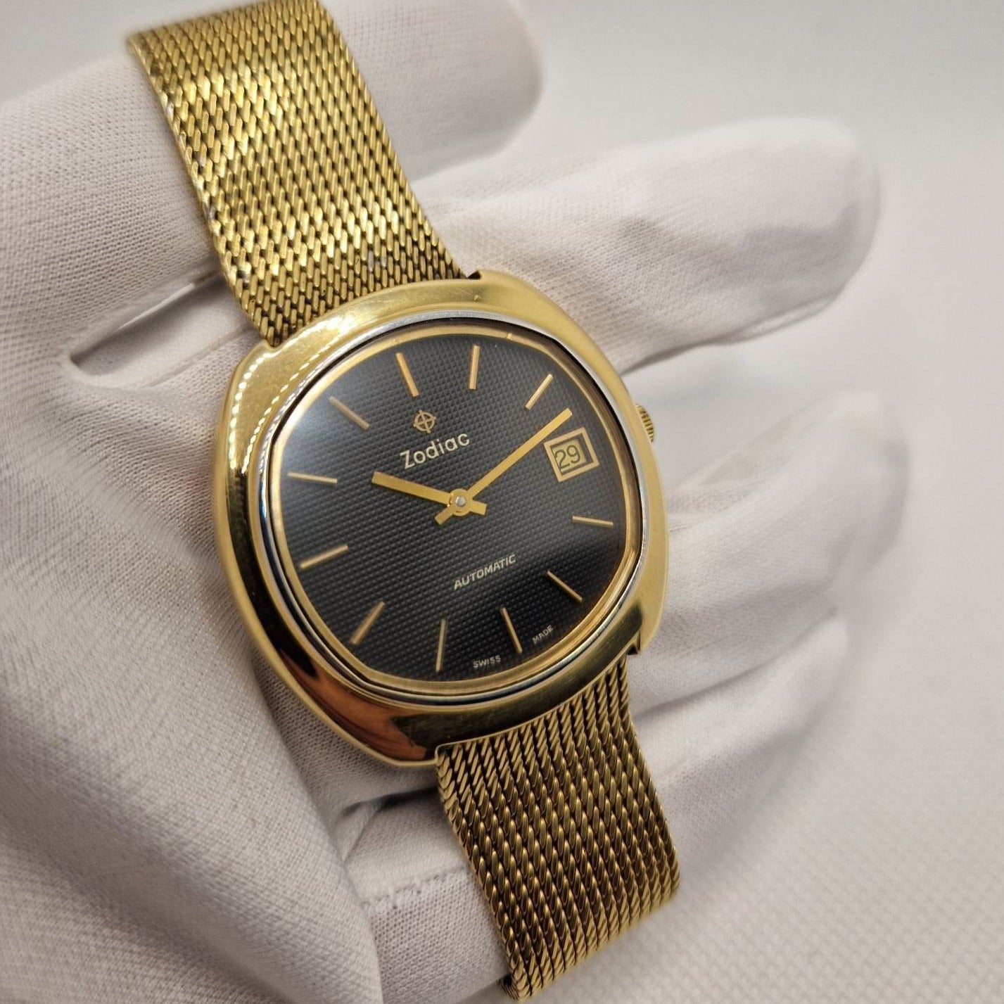 Vintage Zodiac Gold Automatic Watch, Cal. LTD 104 2892, Tapisserie Dial, Swiss-made 1960s, 21 Jewels, Black Dial, Gold-plated, Oval Case, Dress/Formal